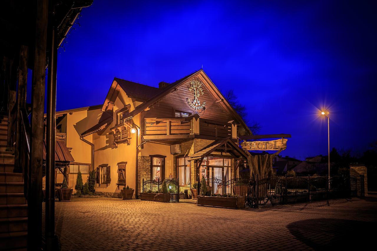 Hotel - Karczma Klimtowka Wolbrom Esterno foto